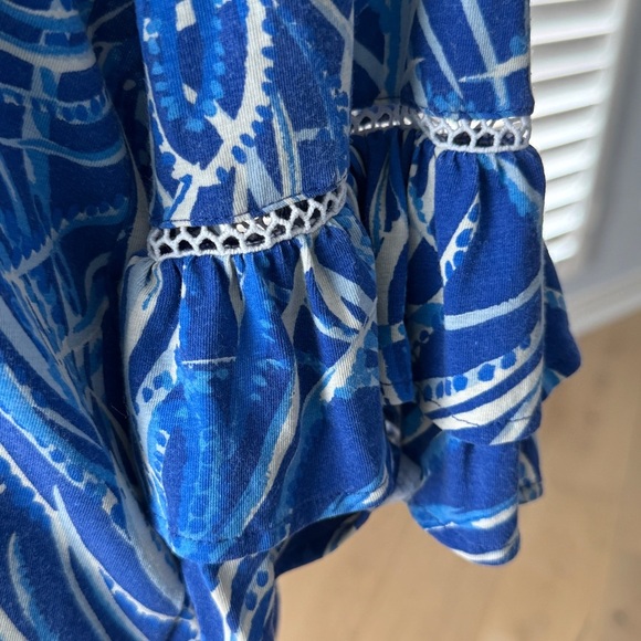Lilly Pulitzer Ruffle 3/4 Sleeve Top in Blue and White Size Medium - Picture 3 of 9